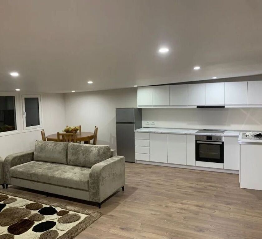 Affitto | Casa privata 1 + 1 | Siri Kodra | 450 €/mese