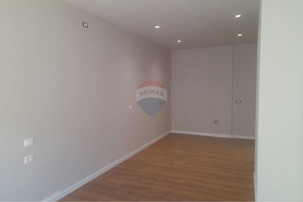 Zyrë - Për Qira - Rruga Liman Kaba, Tiranë