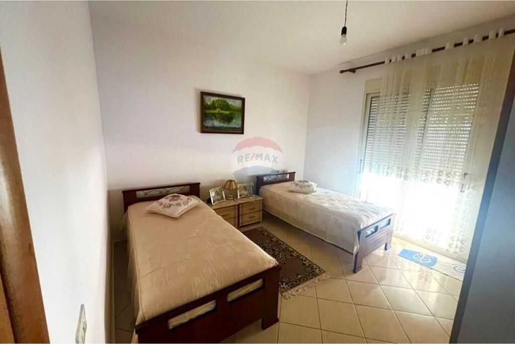 🏡 Apartament 2+1 me Super Verandë për Shitje – Rruga e Portit, Vlorë