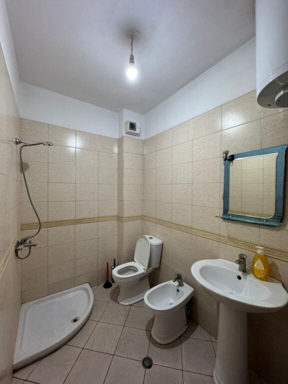 Apartament me Qira ne Zonen e Astirit 2+1+ 2 ballkone !