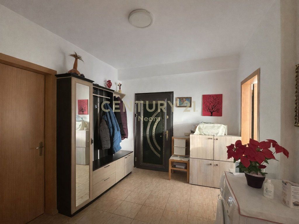 APARTAMENT 2+1+PARKING ME QIRA NË LAPRAKË