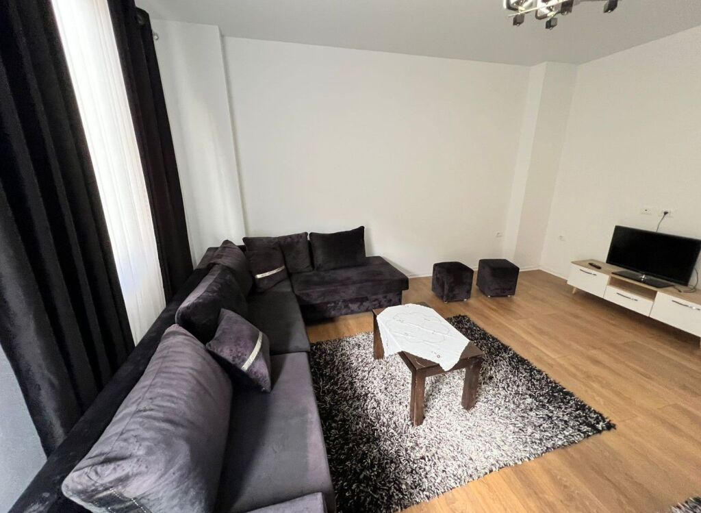 Jepet me qera kati i parë i një vile private Rruga Njazi Meko, Allias