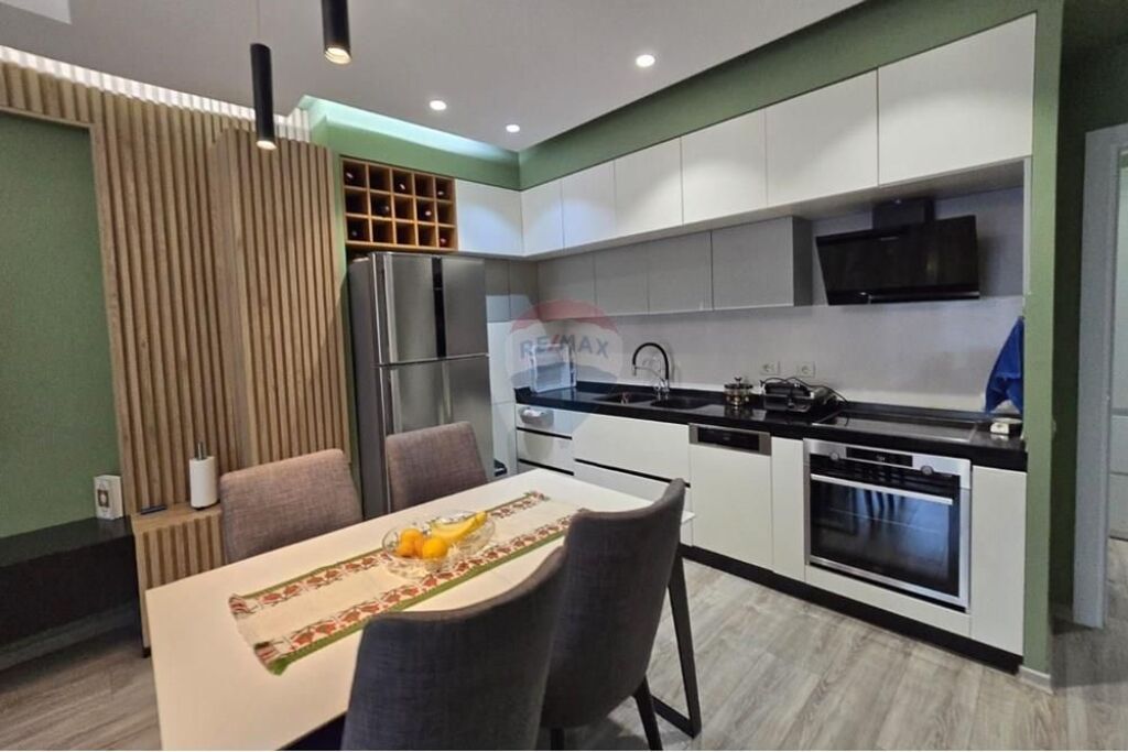 Apartament per qira, 3+1, Selvia