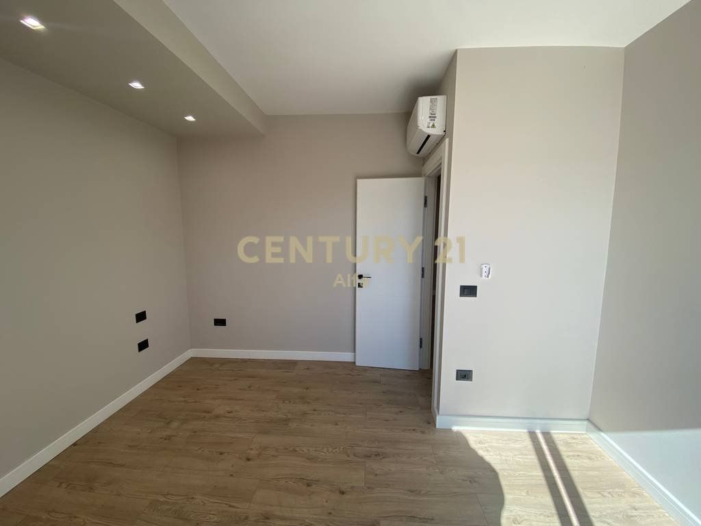 Affittasi appartamento 2+1+2 balconi vicino alla Scuola Rossa!