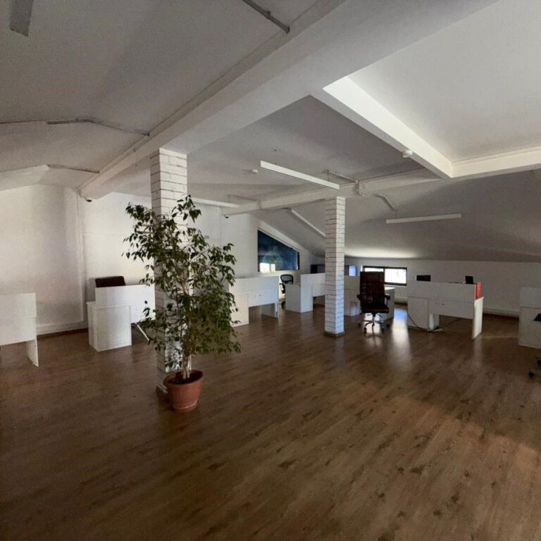 UFFICIO IN AFFITTO – VIA SAMI FRASHËRI, 311m² + PARCHEGGIO – €3000/mese