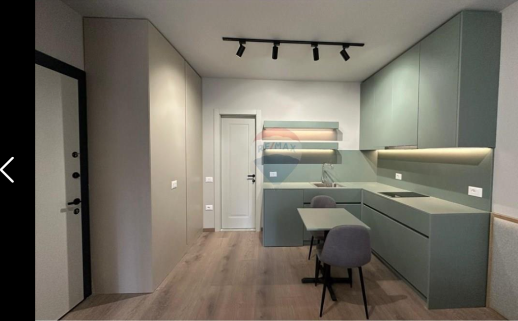 3 studio garsoniere per shitje tek Stacioni i Trenit