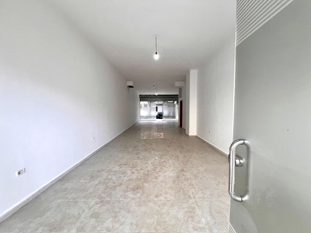 Locale Commerciale in Affitto (114 m²) Open Space 📍 Centro – Black Diamond Hotel | 1.000€/mese | (Selvia, incrocio) | Piano: 0