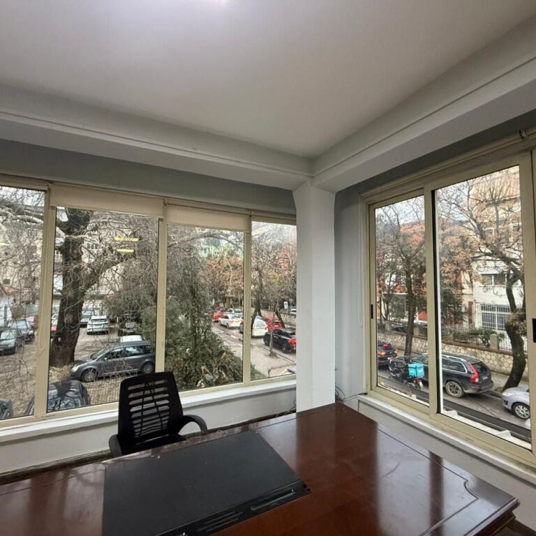 AMBIENT BIZNESI ME QIRA, 124M2, EMIN DURAKU/ISH-BLLOKU, 2200 euro/muaj