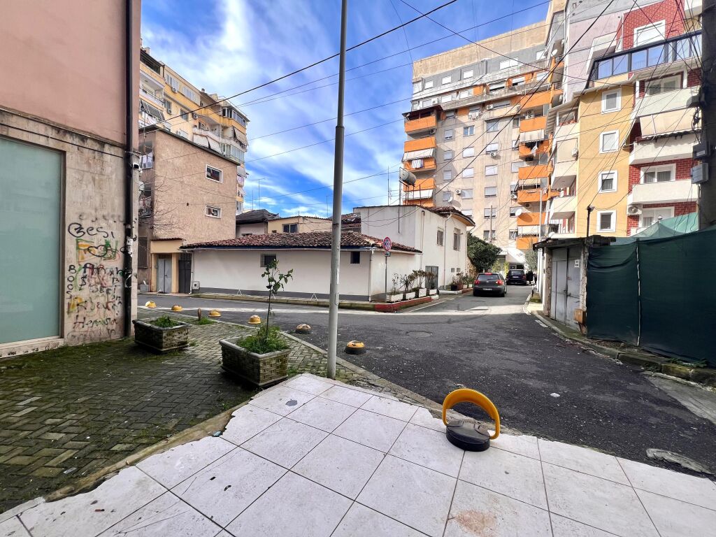 Locale Commerciale in Affitto (114 m²) Open Space 📍 Centro – Black Diamond Hotel | 1.000€/mese | (Selvia, incrocio) | Piano: 0