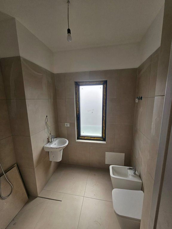 JEPET ME QERA APARTAMENT 2+1+2 TEK RRUGA BARRIKADAVE