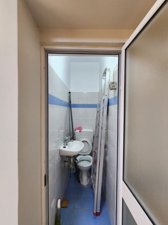 📍 Jepet dyqan me qera pranë Gjykatës së Durrësit