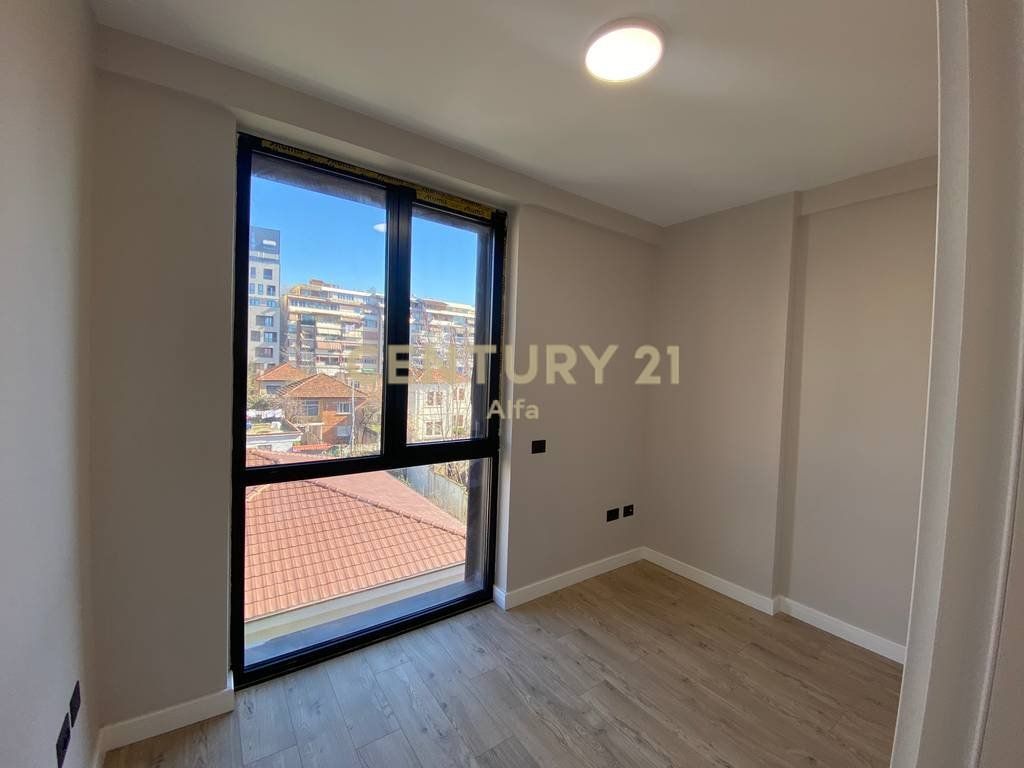 Affittasi appartamento 2+1+2 balconi vicino alla Scuola Rossa!