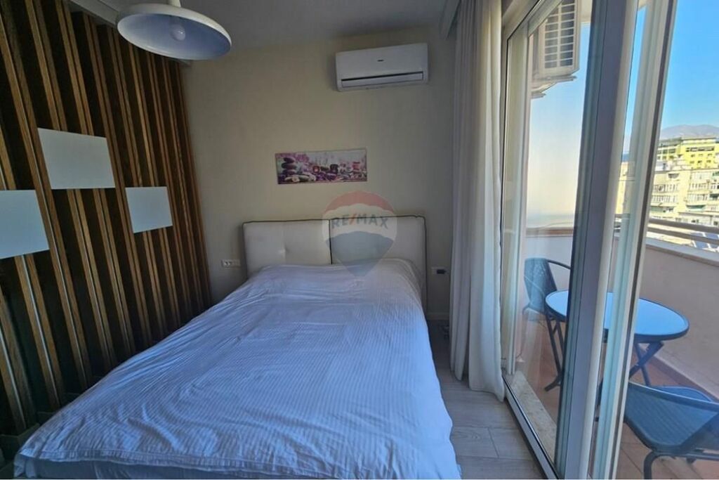 Studio apartment for rent at Wilson Square!