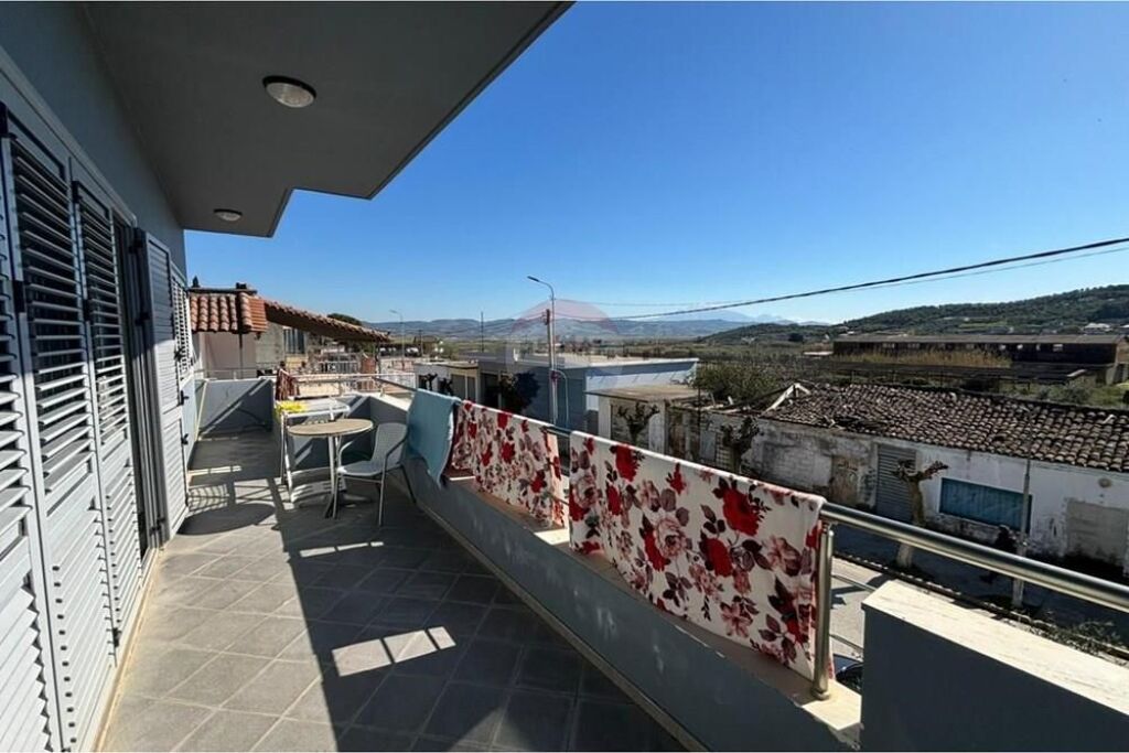 🏡 Vilë 3-Katëshe në Shitje – Llakatund, Vlorë