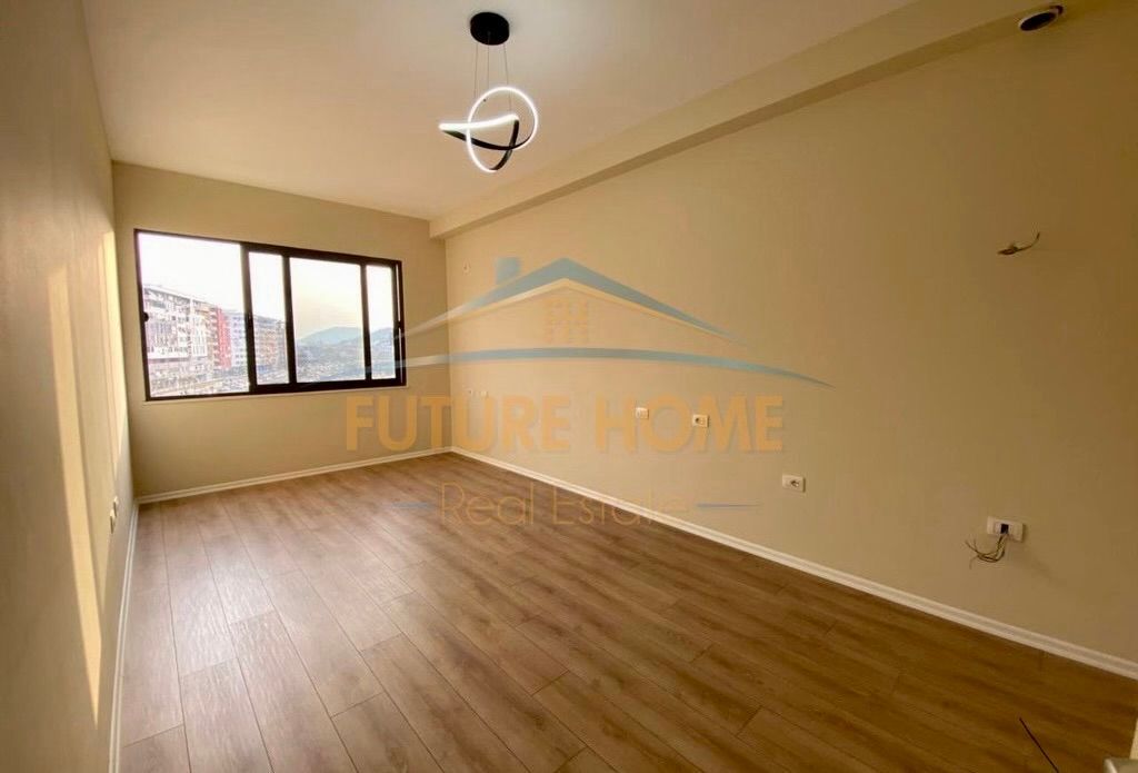 📍 Unaza e Re, Bulevardi Migjeni – Shitet 2+1 me Hipotekë & Fasadë të Ventiluar! 🏠