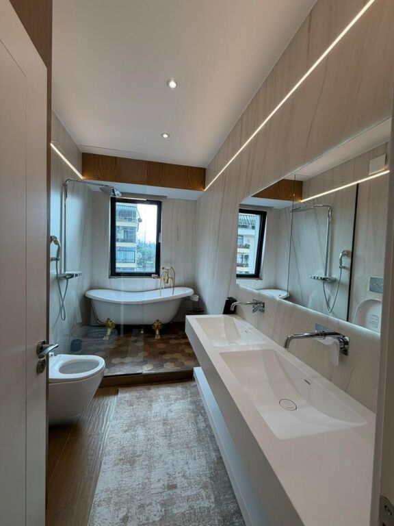 🏡 Shitet Apartament Luksoz 2+1+2 – Ambassador 3 📍 Pranë Stadiumit Air Albania