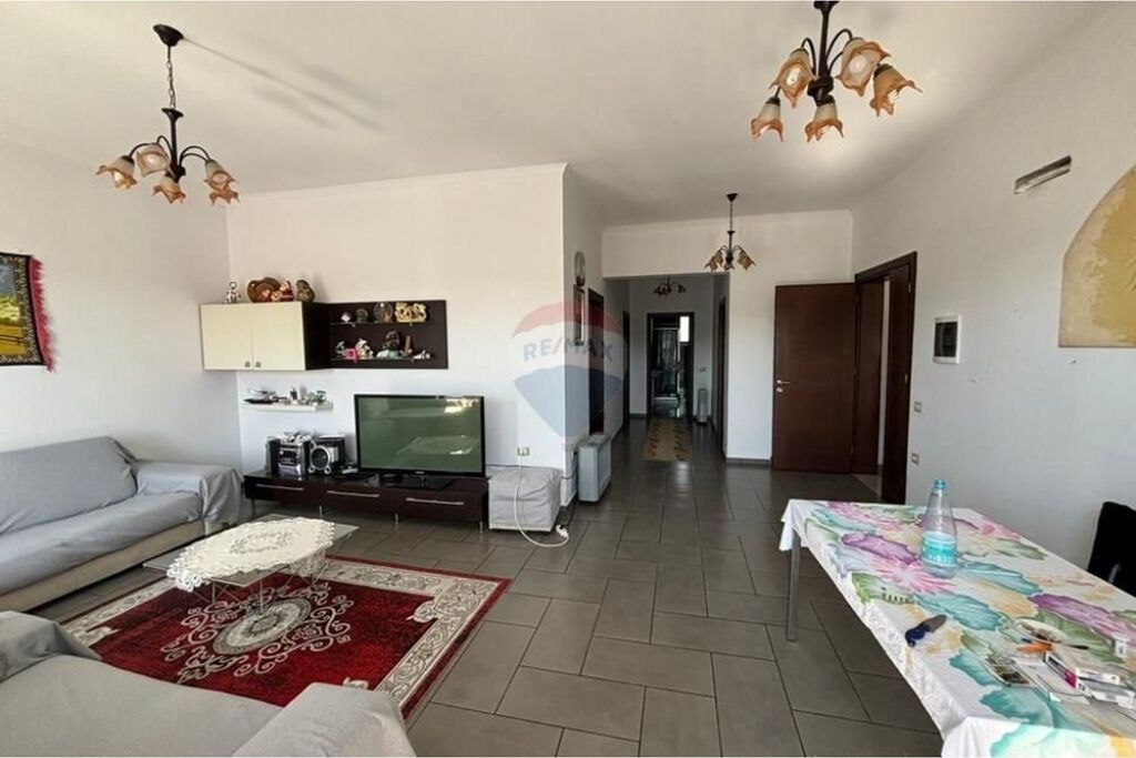 🏡 Vilë 3-Katëshe në Shitje – Llakatund, Vlorë