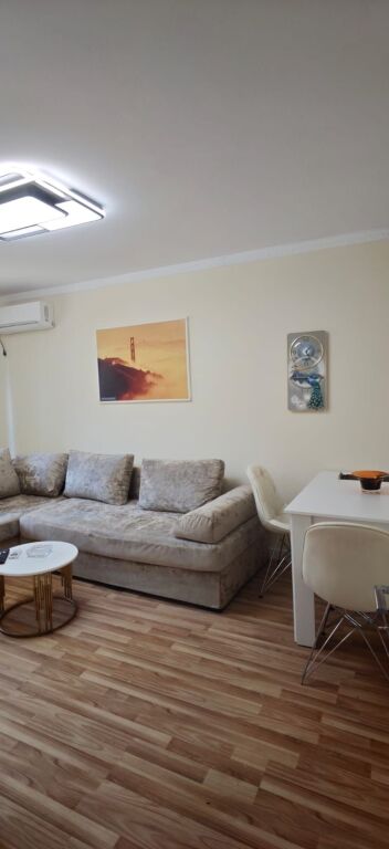 Ish-Ekspozita, jepet ne qira apartament 1+1! 550 Euro