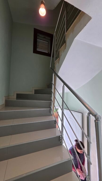 🏡 Apartament 2+1 me Qira – Kat i Dytë i Vilës, Vlorë