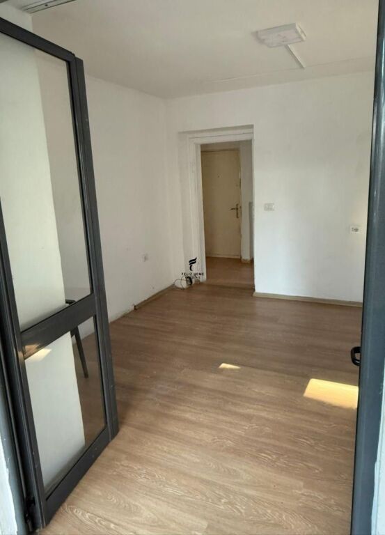 NEGOZIO IN AFFITTO 30 M2 40.000 LEKE XHAMIA E TABAKEVE 40.000 LEKE FH-58406