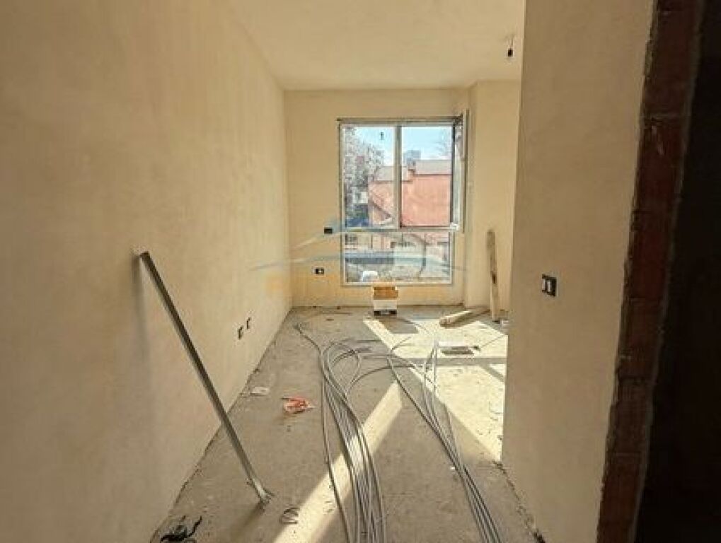 Shitet, Apartament 2+1+2+Depo ,prane Fushës së Alidemit, Tiranë., Tiranë.