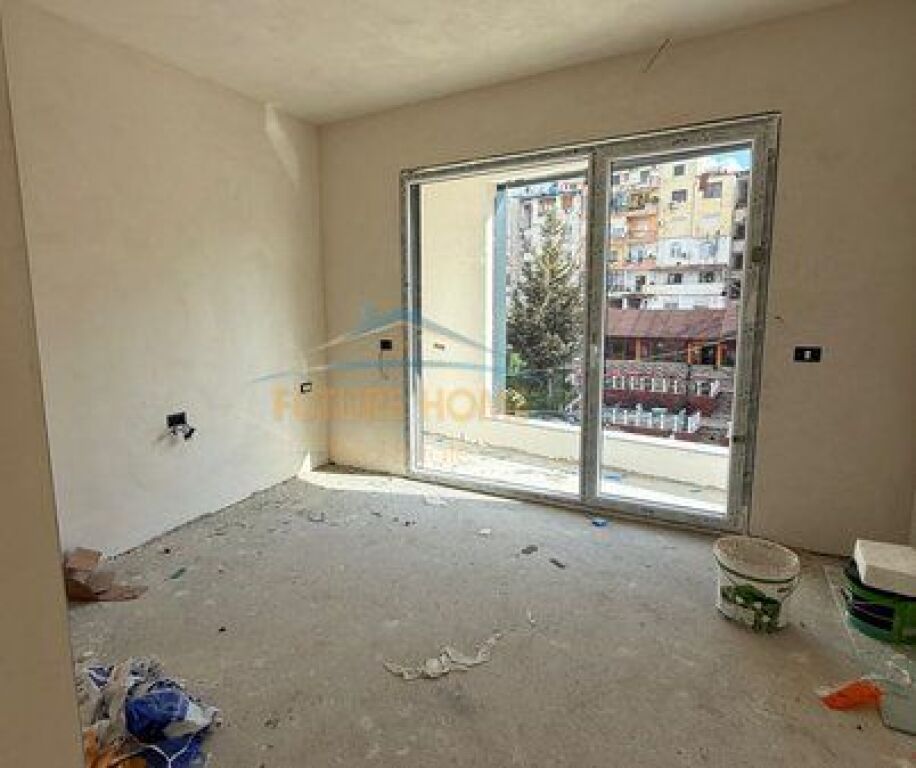 Shitet, Apartament 2+1+2+Depo ,prane Fushës së Alidemit, Tiranë., Tiranë.
