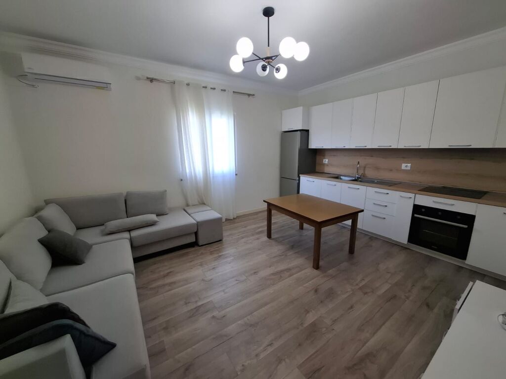 Jepet apartament me qera 1+1