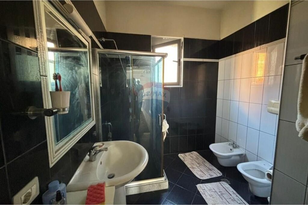 🏡 3-Storey Villa for Sale – Llakatund, Vlora