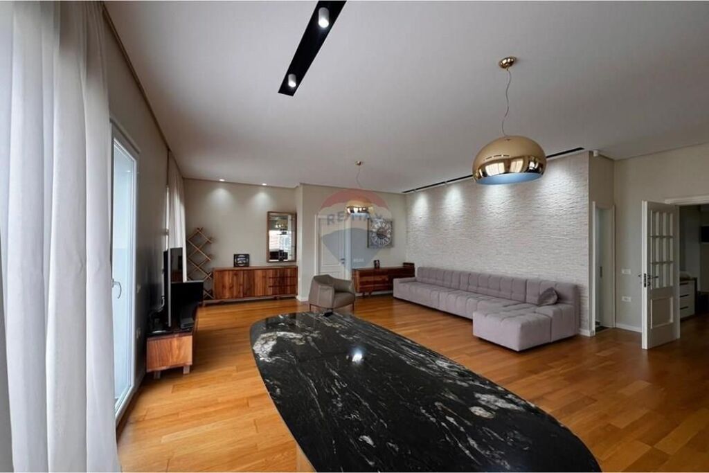 Apartament 2+1+2 me qira te Kopshti Botanik!