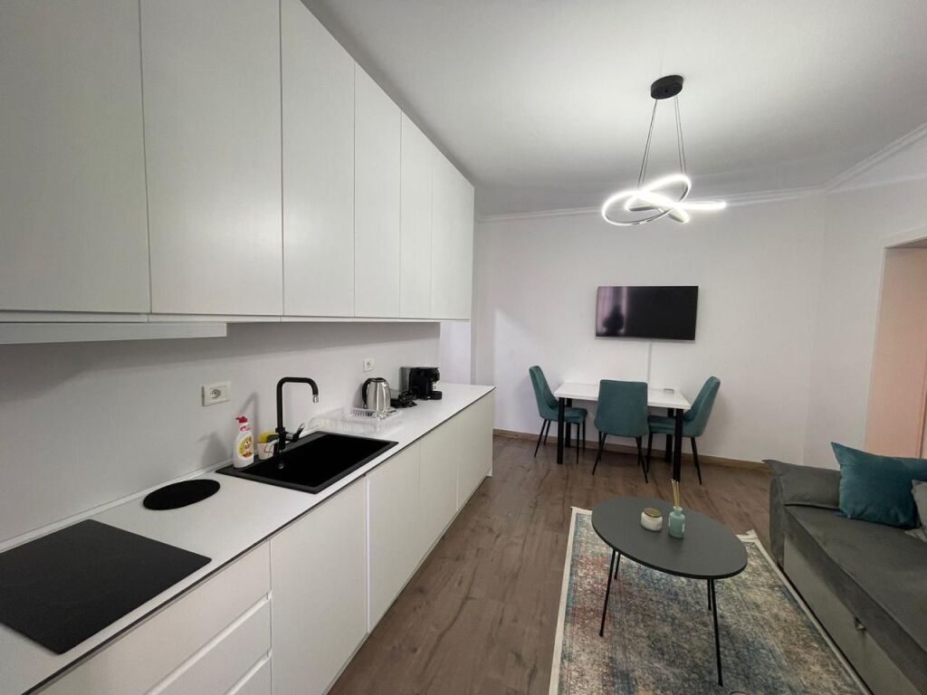 Apartament 1+1+Ballkon Me Qira tek 21 Dhjetori