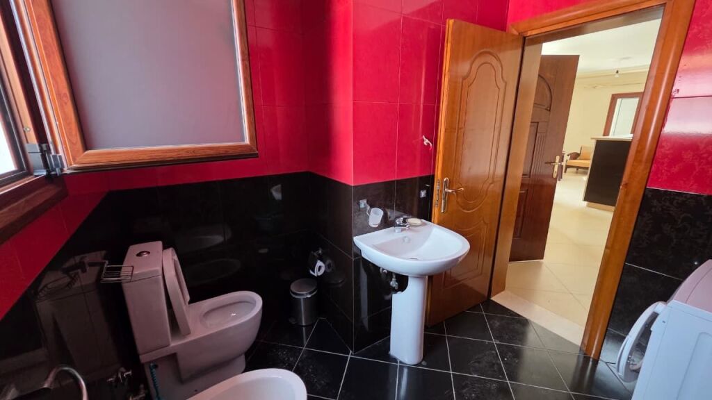 🏡 Apartament 2+1 me Qira – Kat i Dytë i Vilës, Vlorë