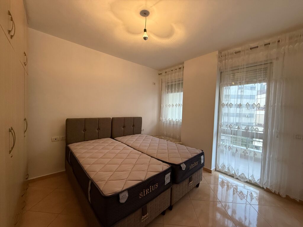 Appartamento - In Affitto - Yzberisht