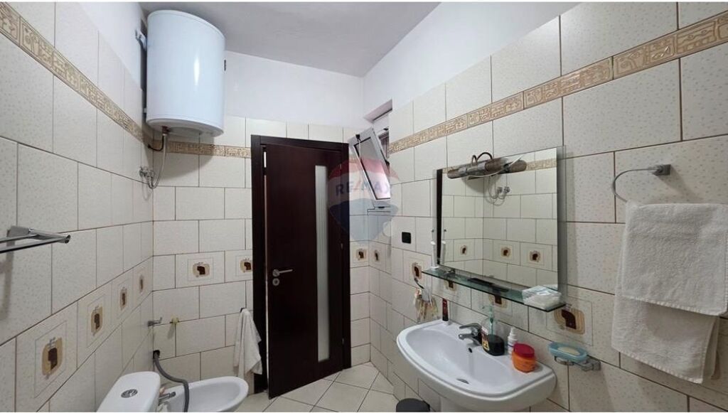 Apartament 3+1+2 ne shitje , rruga e Cipajve
