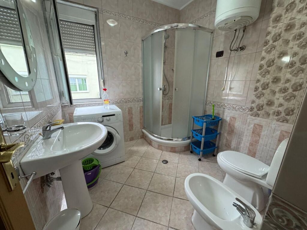 AFFITTASI APPARTAMENTO 1+1 📍 Bllok, Tirana