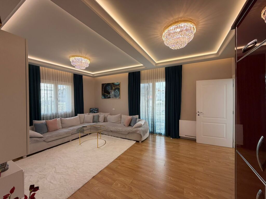 shitet shtepi 1 kateshe ne kenete