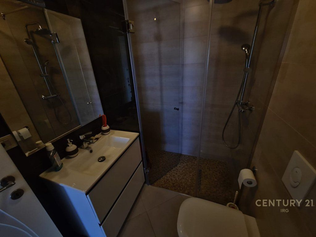 APPARTAMENTO 2+1+2 VICINO ALLA STRADA DI KAVAJË!