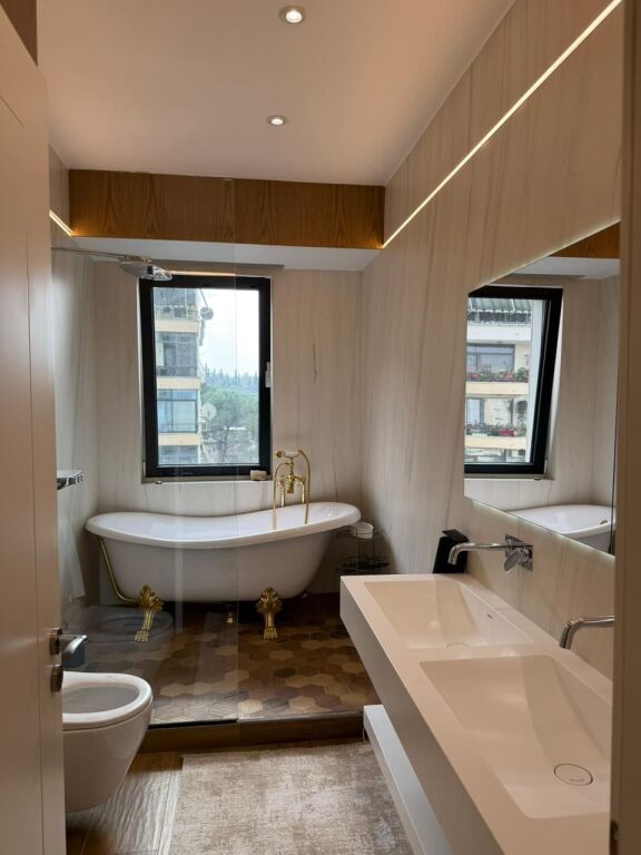 🏡 Shitet Apartament Luksoz 2+1+2 – Ambassador 3 📍 Pranë Stadiumit Air Albania