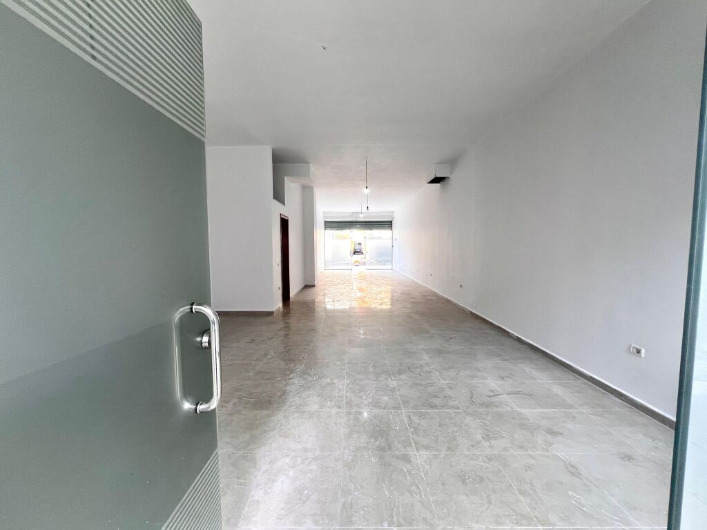 Locale Commerciale in Affitto (114 m²) Open Space 📍 Centro – Black Diamond Hotel | 1.000€/mese | (Selvia, incrocio) | Piano: 0