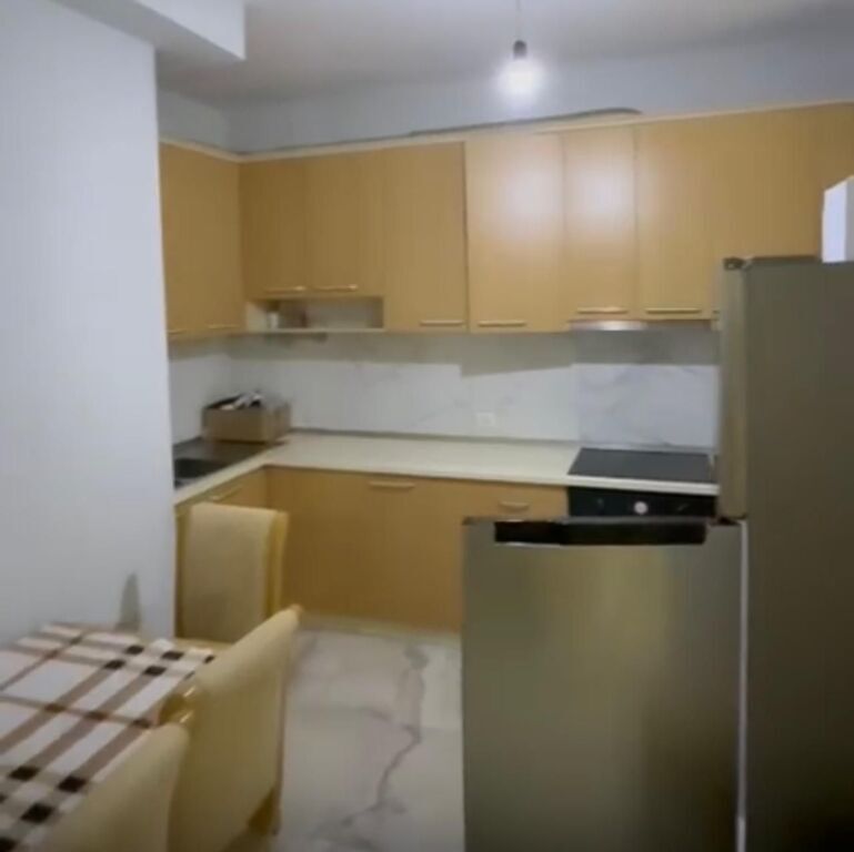 apartament 3+1 me qira tek 2 palmat ne Astir
