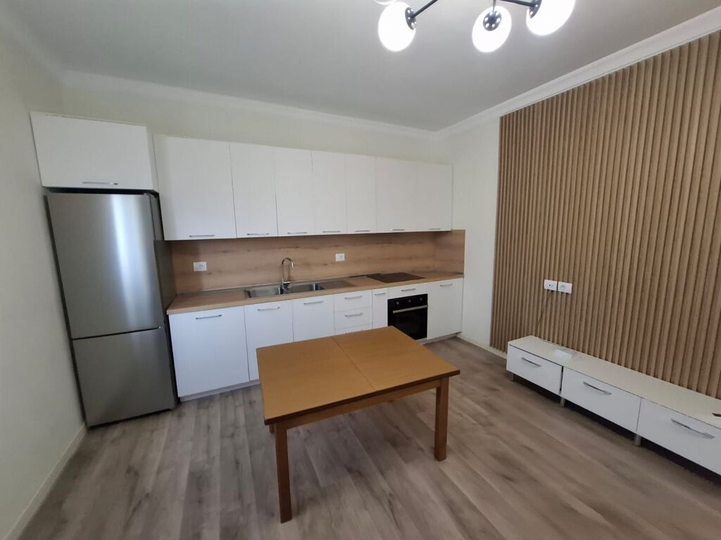 Jepet apartament me qera 1+1