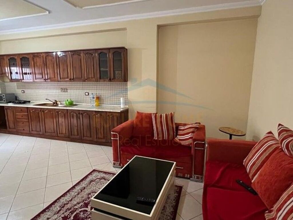 Shitet, Apartament 2+1+2, Rruga 5 Maji