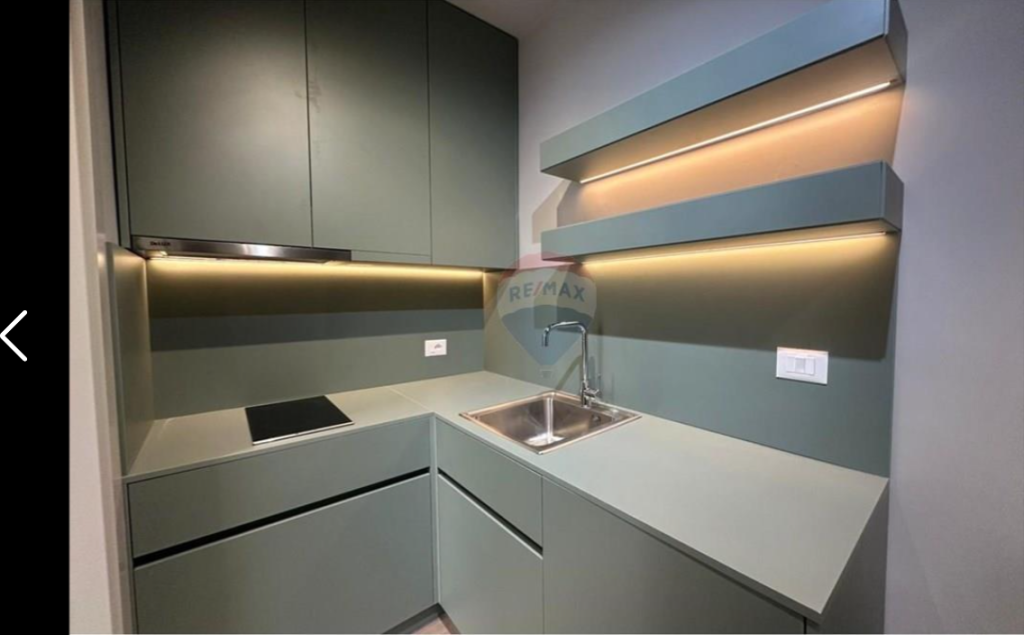 3 studio garsoniere per shitje tek Stacioni i Trenit