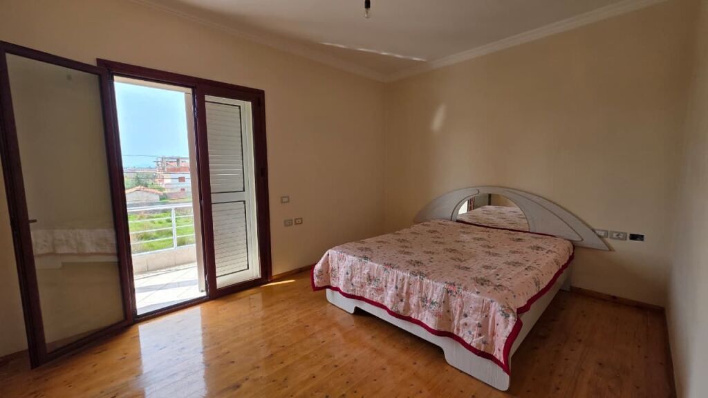 🏡 Apartament 2+1 me Qira – Kat i Dytë i Vilës, Vlorë