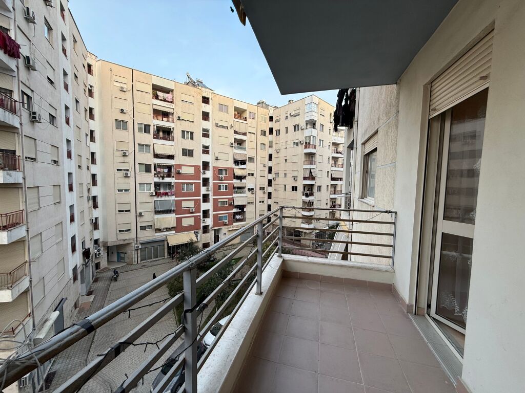 Appartamento - In Affitto - Yzberisht