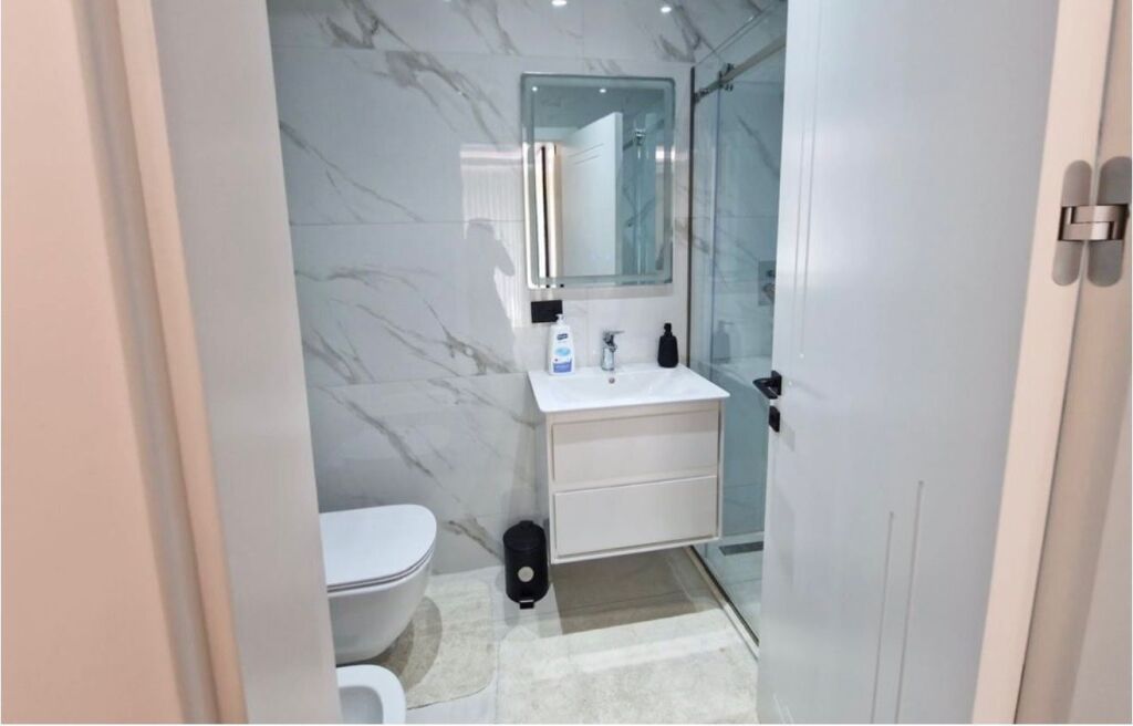 Super Appartamento 3+1 +2 +3 Posti Auto in Affitto – Campo di Aviazione