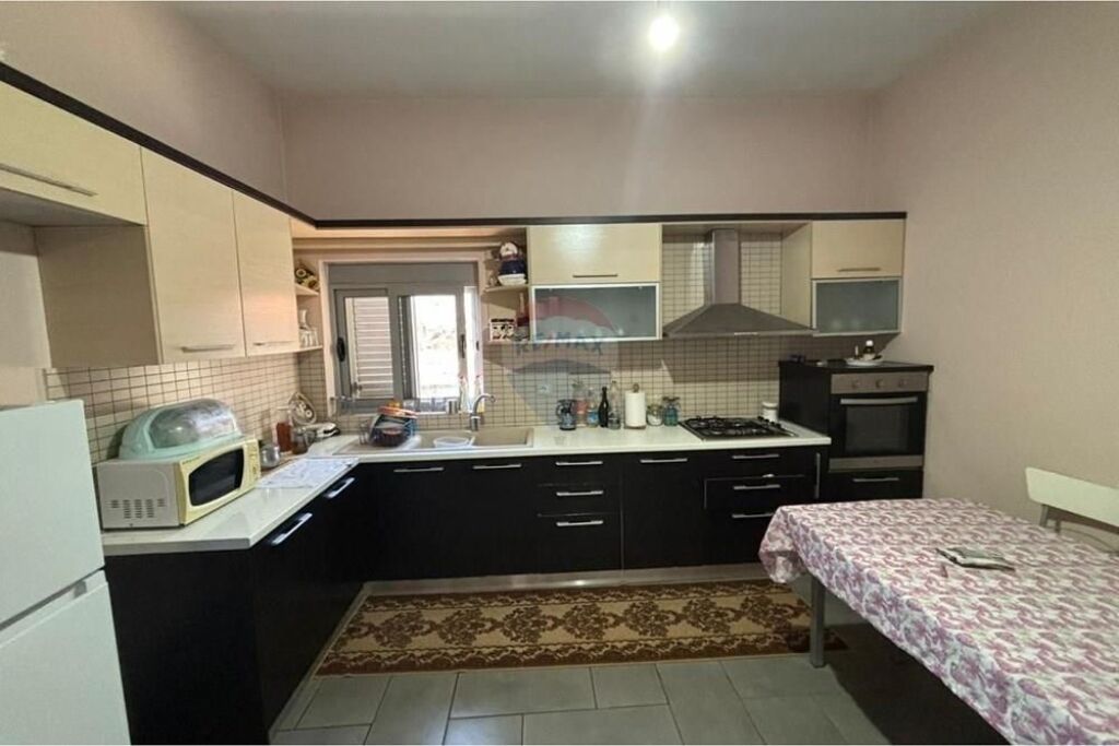 🏡 Vilë 3-Katëshe në Shitje – Llakatund, Vlorë