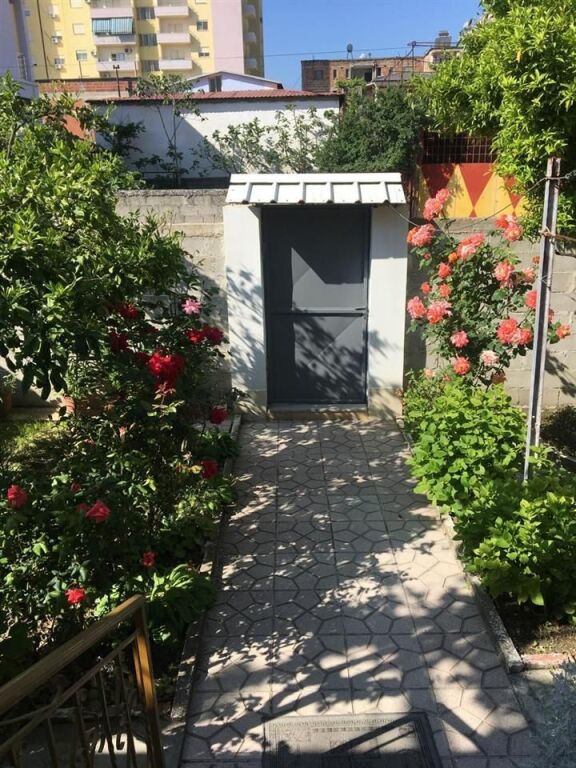 PRIVATE HOUSE WITH YARD FOR RENT IN 1 MAY NEIGHBORHOOD, FIER