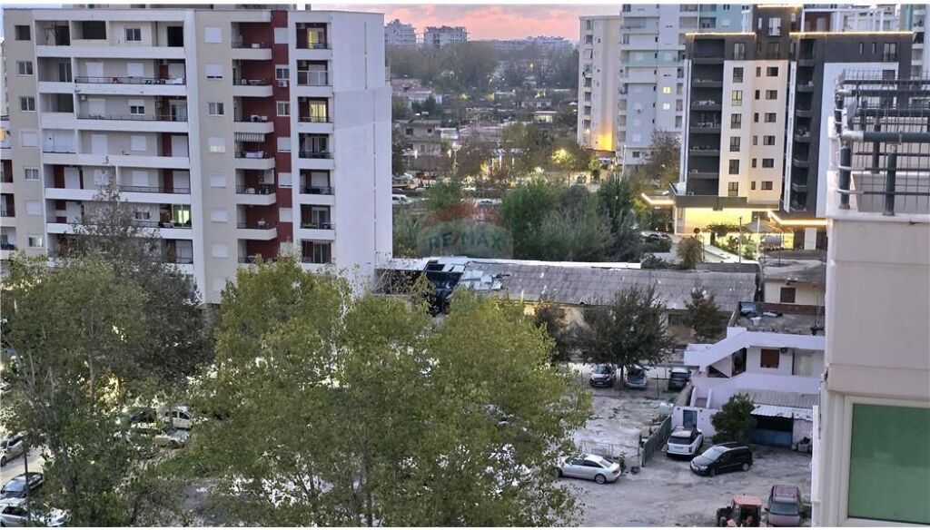 Apartament 2+1+2 ne shitje , pas Hotel Martini