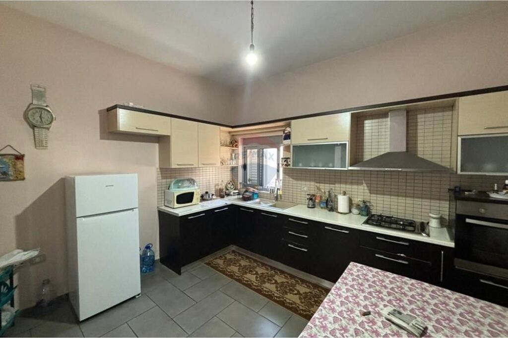 🏡 Vilë 3-Katëshe në Shitje – Llakatund, Vlorë