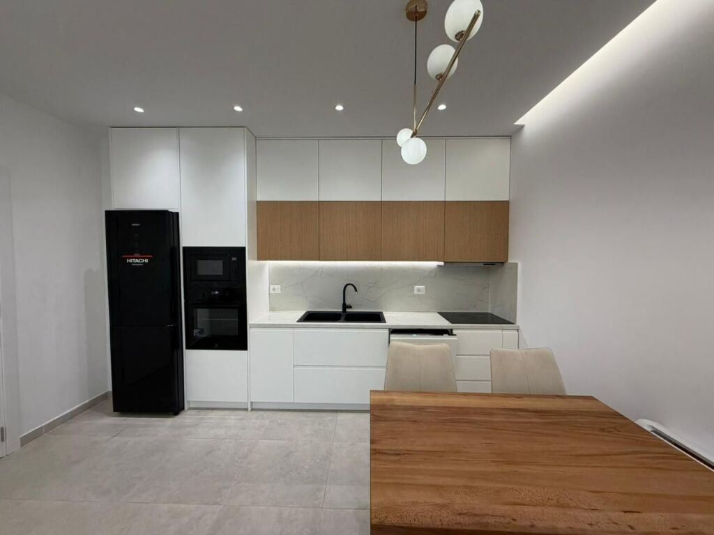 Apartament 1+1+Parking per qira tek Liqeni i Thate.